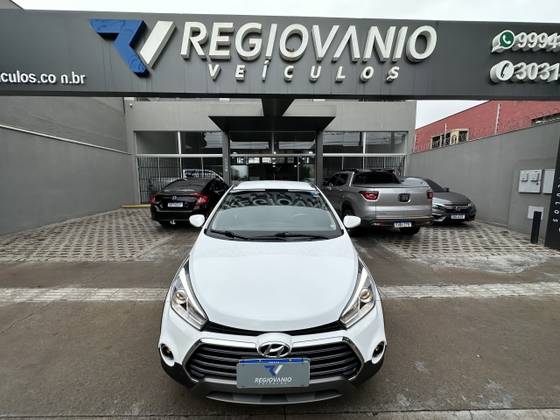 HYUNDAI HB20X 1.6 16V PREMIUM FLEX 4P AUTOMÁTICO HYUNDAI HB20X 1.6 16V PREMIUM FLEX 4P AUTOMÁTICO